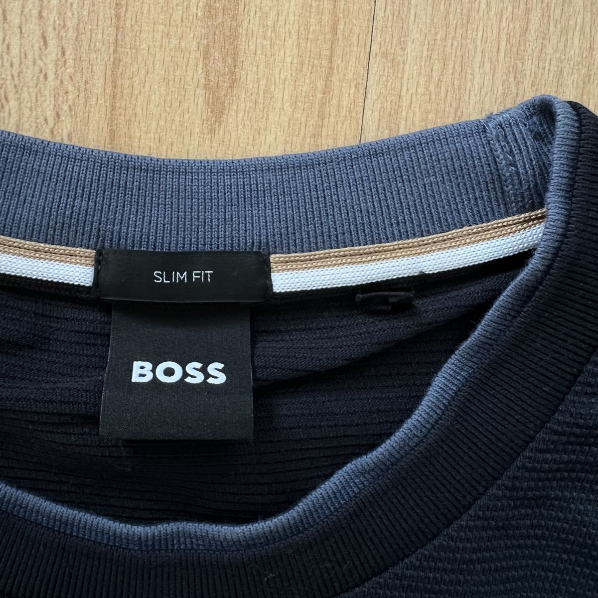 Hugo Boss T-Shirts: Hugo Boss T-Shirt – Neu (gemäss Beschreibung) aus Witterswil von In2 1