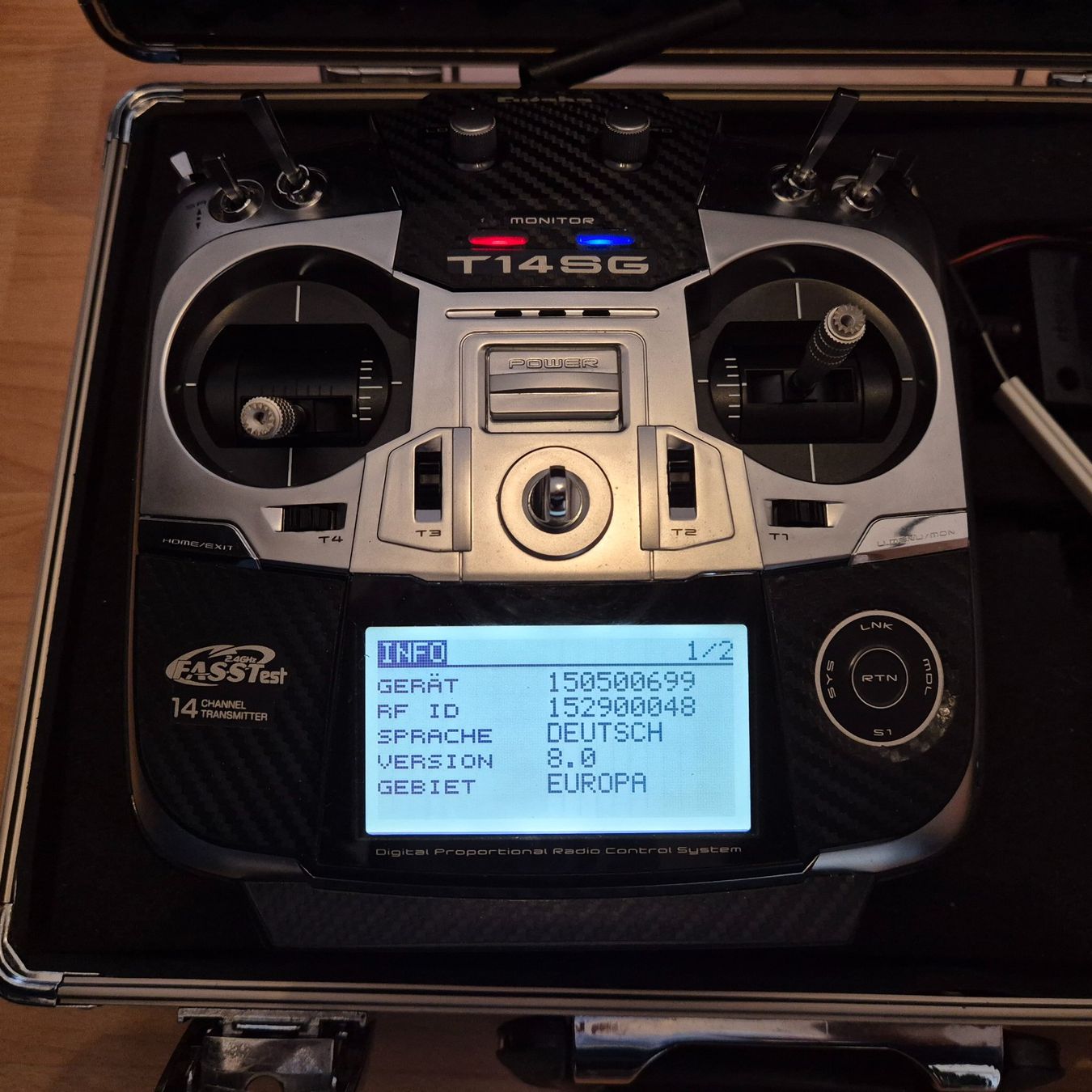 Futaba Telecomando: Futaba T14SG mit Koffer und 3 Empfängern – Usato da Arbon venduto da Mogmog4