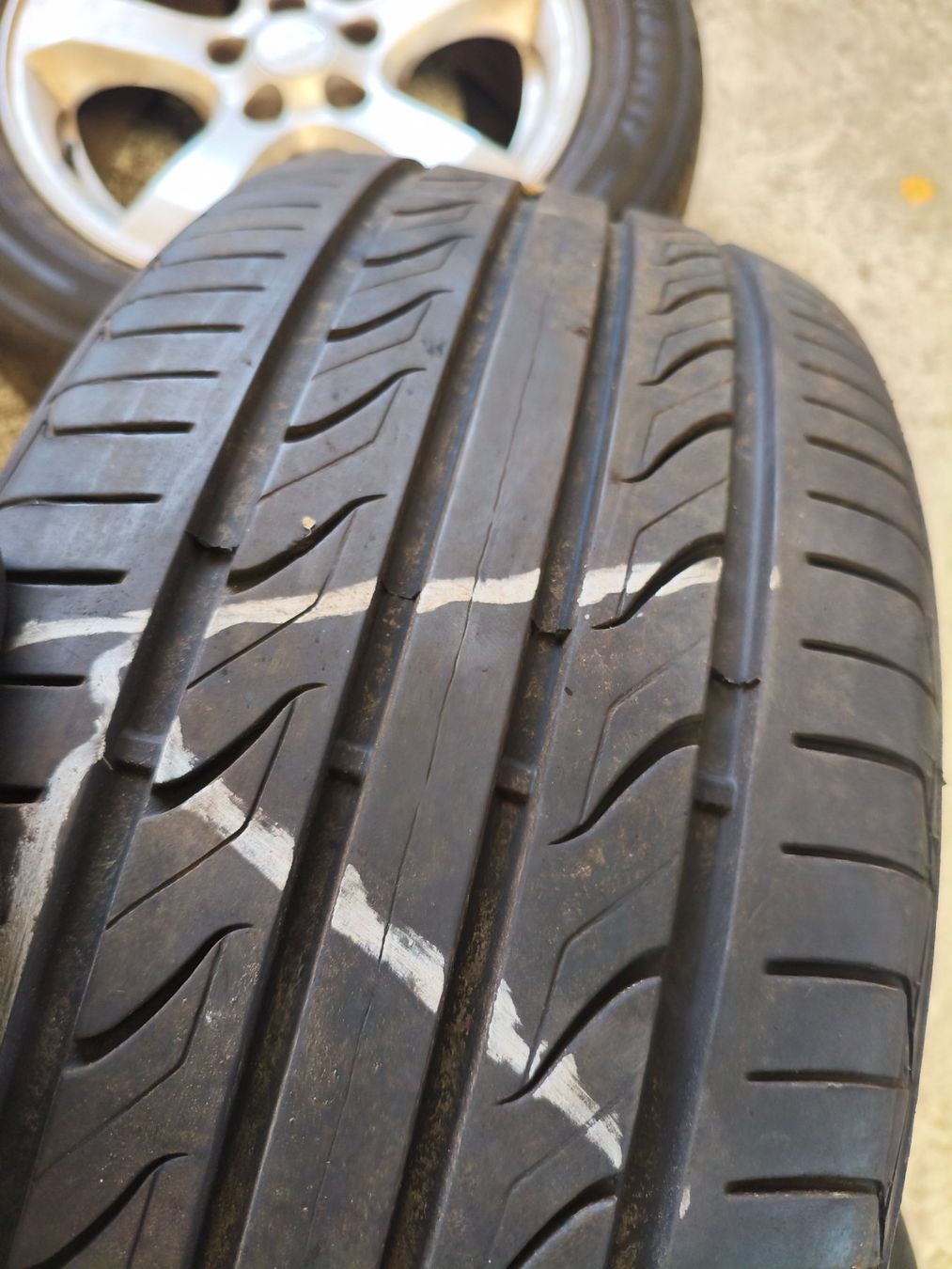 Kia Pneumatici & Ruote complete: Kia Räder – Usato da Konolfingen venduto da maenspower 3