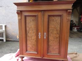 Antiker Schrank, 2-türig