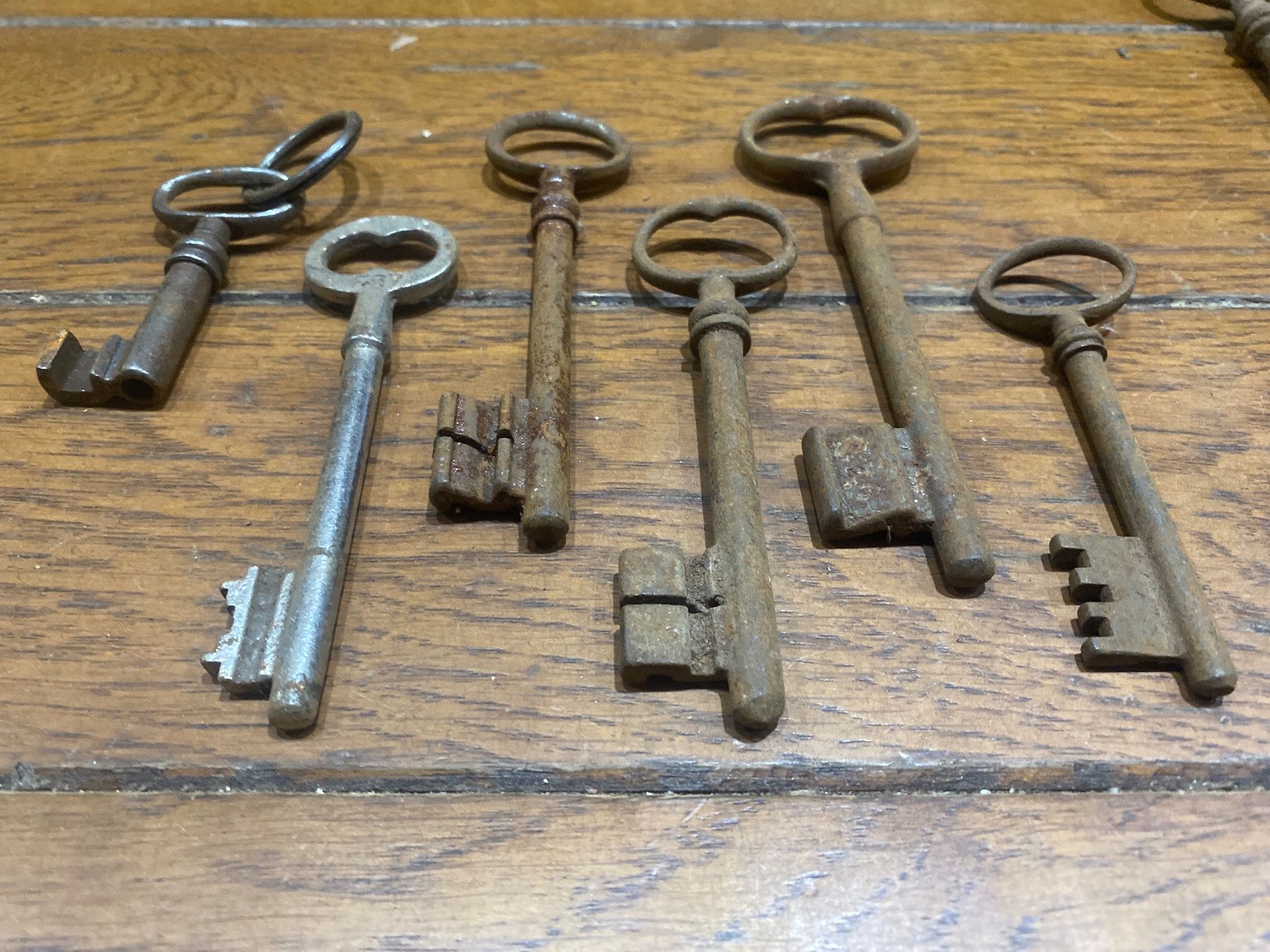 Chiavi: Lot clé clef ancienne 6-12cm FF – Usato da Lajoux JU venduto da Briard0 2