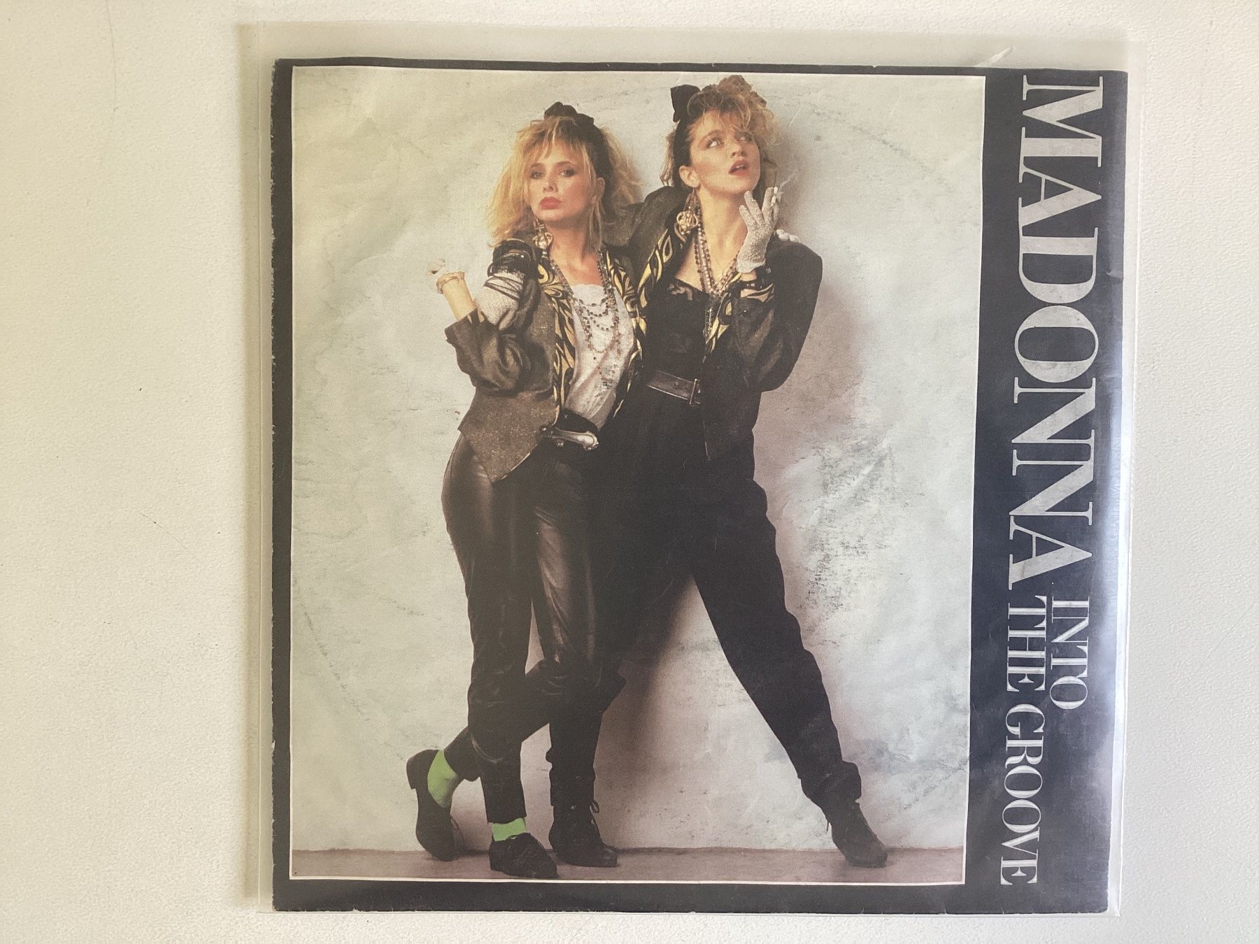Schallplatten: Madonna Single - Into The Groove / Shoo Bee Doo – Gebraucht aus Gutenswil von Hamzian
