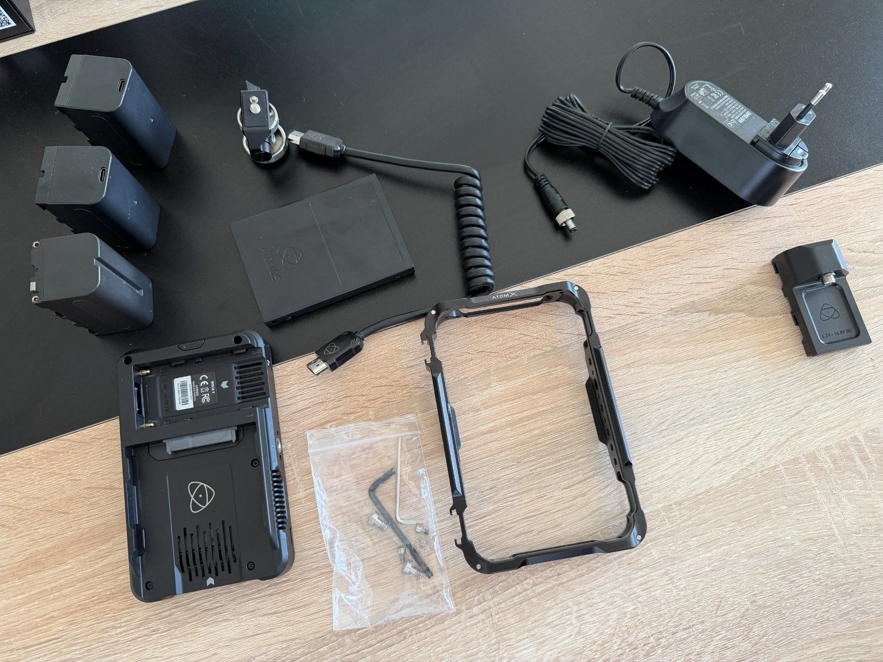 Atomos Registratori: Atomos Ninja V + Samsung 1T + 3 batteries + câble + support – Usato da Courgenay venduto da Mic2412 5