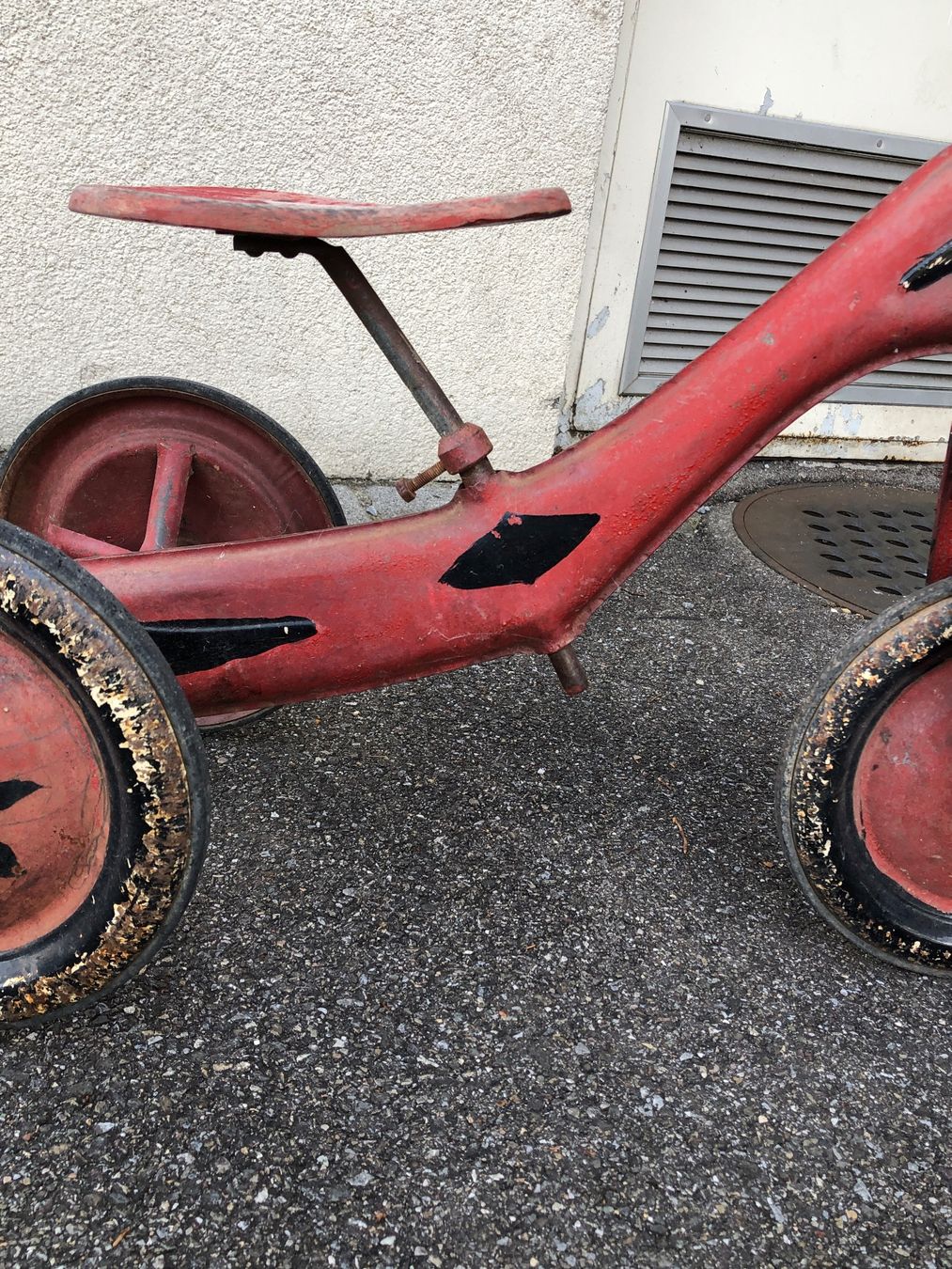 Veicoli per bambini: antikes Drei-Rad aus Metall – Usato da Langnau am Albis venduto da peterpicasso 4