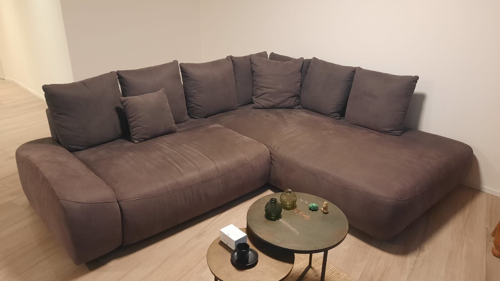 Sofas: Grand canapé d'angle – D'occasion à Riaz par bay_t9zk