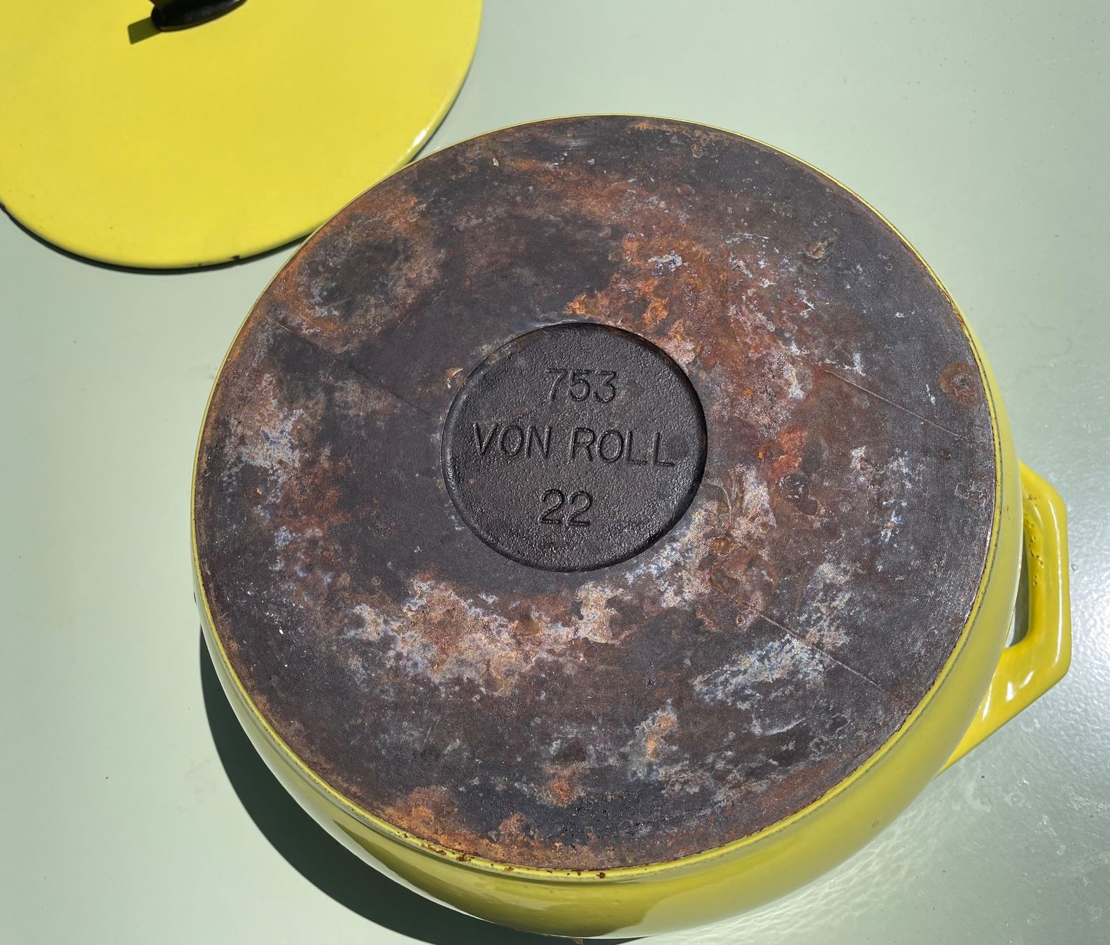 Von Roll Pentole: Von Roll Gusseisen Topf – Usato da Zürich venduto da steinhuhn 3