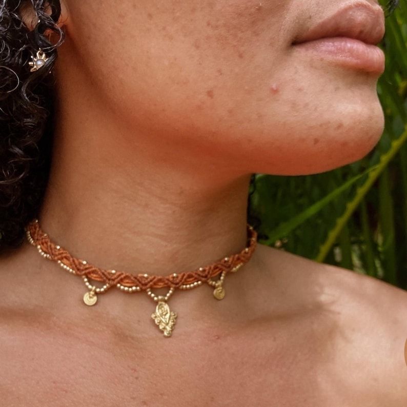 Catenine: Collier ras du cou macramé avec pendentif doré – Usato da Vevey venduto da fer3ica 1