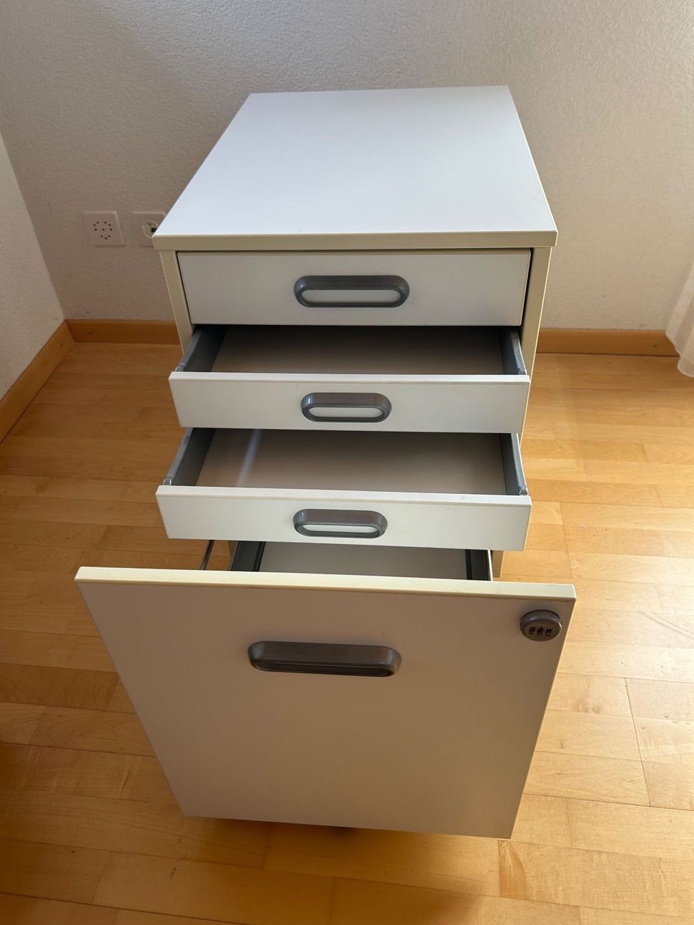 Ikea Eléments de bureau: Schreibtischkorpus – D'occasion à Güttingen par seedrea 2