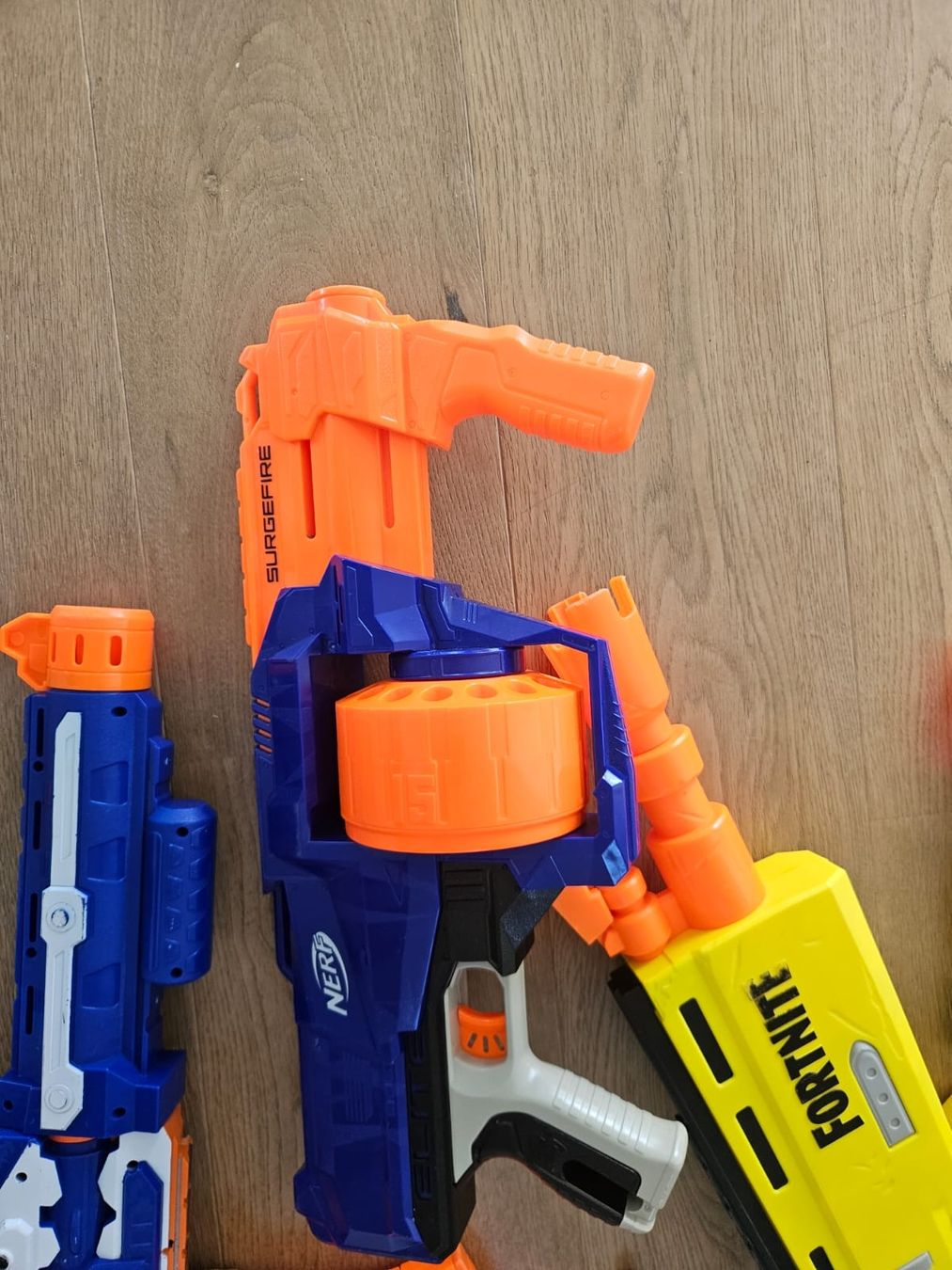 Nerf Spielzeuge: Nerf-Paket mit 7 Nerfs + ca. 180 Dartpfeilen – Gebraucht aus Fahrni b. Thun von Tschr3 4