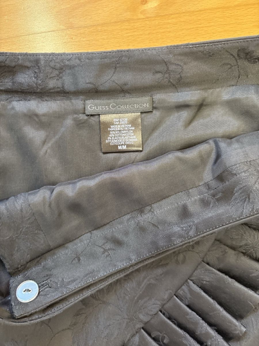 Guess Jacken: Jacke & Rock Guess Collection schwarz – Neu (gemäss Beschreibung) aus Winterthur von Winti_Baer 6