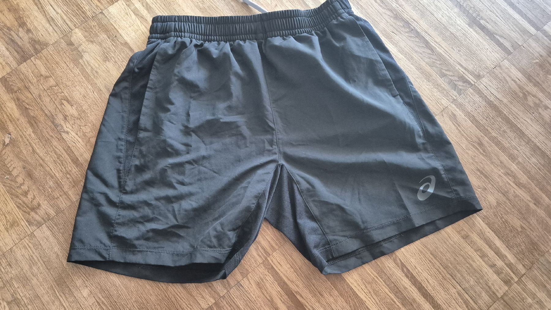 Asics Pantaloni: asics Laufshorts – Usato da Regensdorf venduto da fjuzl
