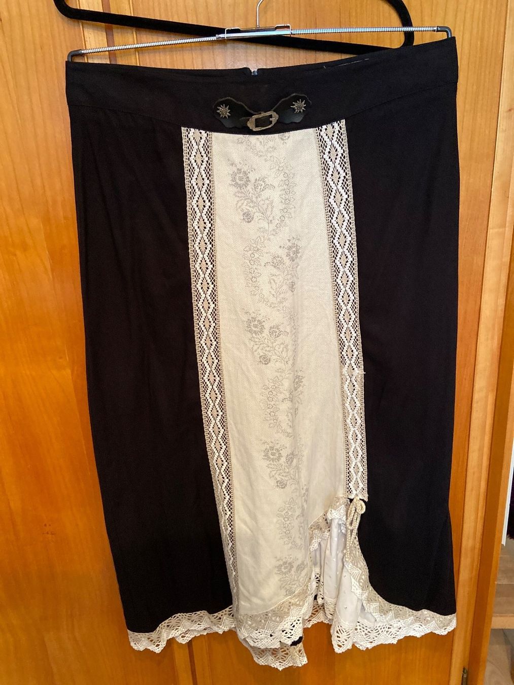 Jupes: Trachtenrock von Stockpoint 46/48 – D'occasion à Villmergen par Savogin