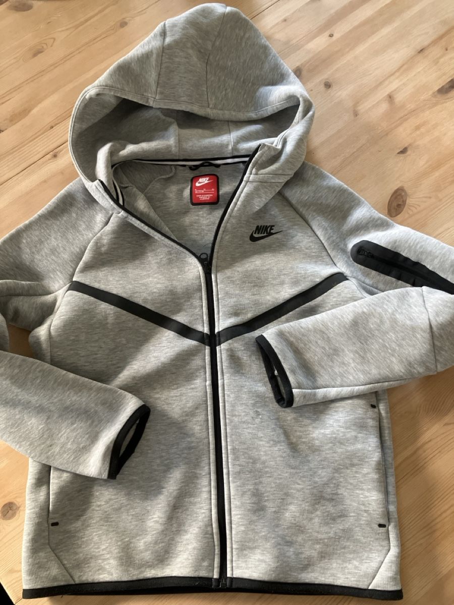 Nike Giacche & Cappotti: nike tech fleece jacke – Usato da riggisberg venduto da yiin