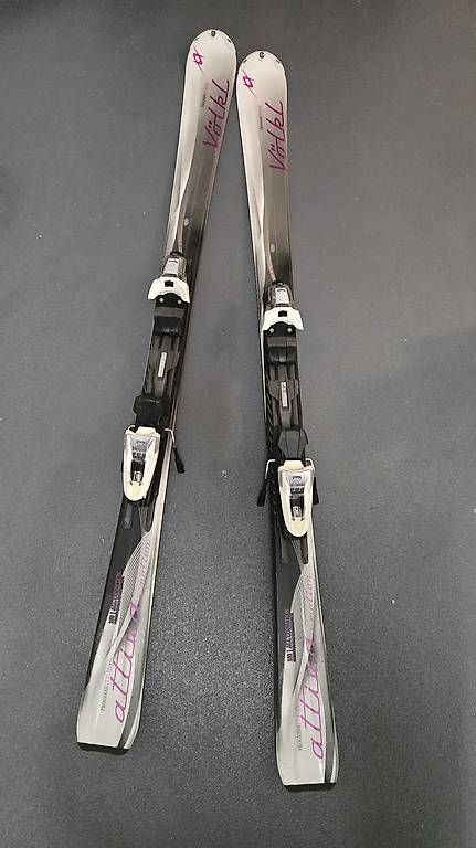 Völkl Skis: Völkl Ski mit Stöcken – D'occasion à Baden par knc00
