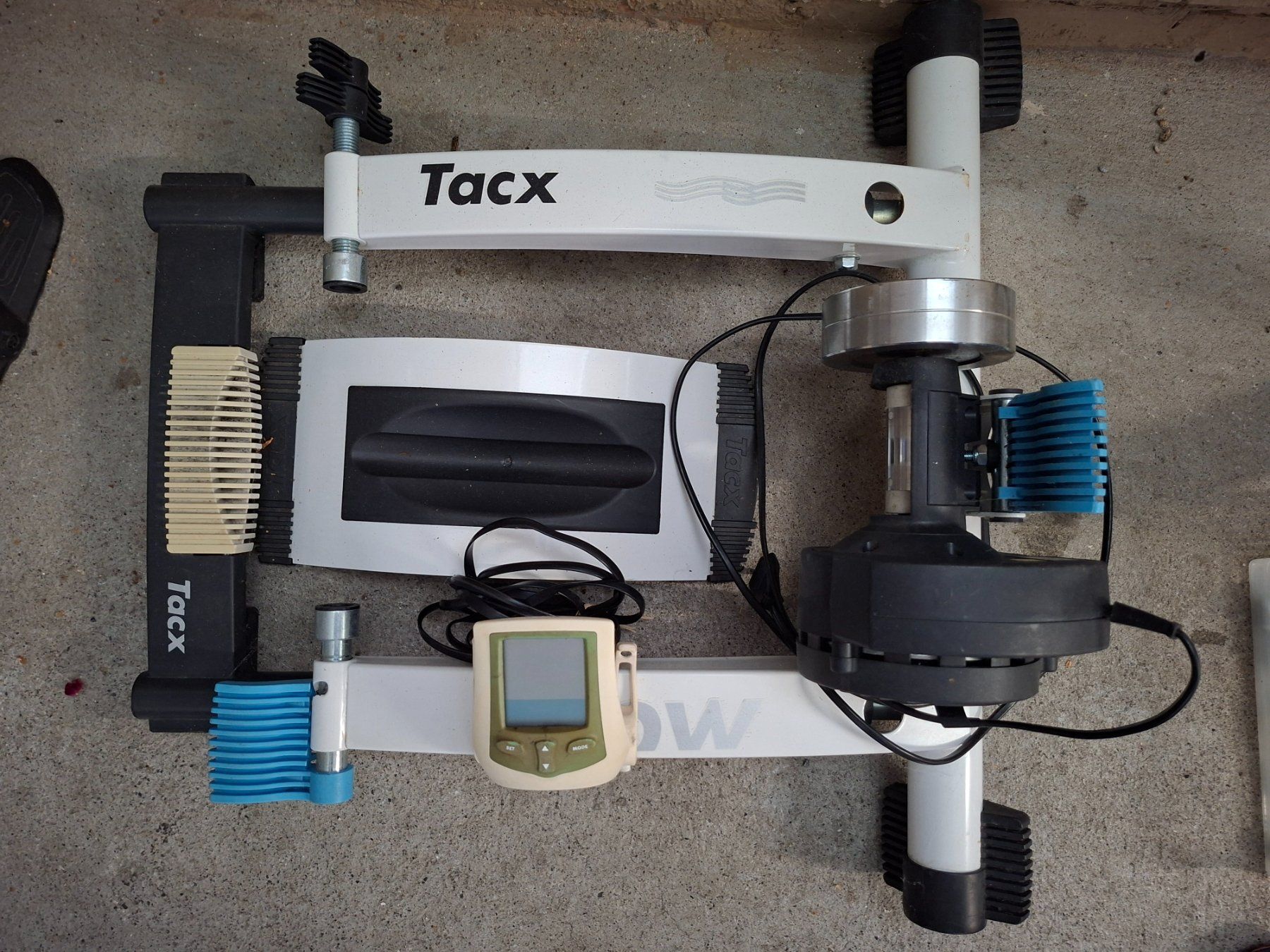 Tacx Hometrainer: Rollentrainer Tacx Flow mit Lenkercomputer gebraucht – Gebraucht aus Lyss von toe_68qb