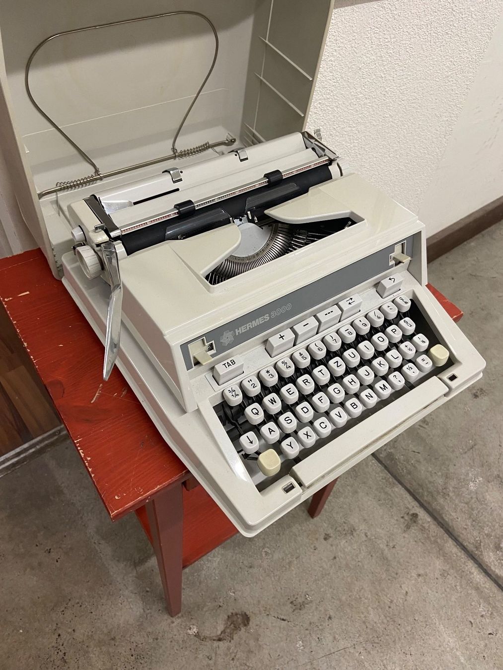 Macchine da scrivere: HERMES 3000 SCHREIBMASCHINE – Usato da Dietikon venduto da brocki-eyra 2