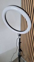 Luce LED Anulare con Tripiede