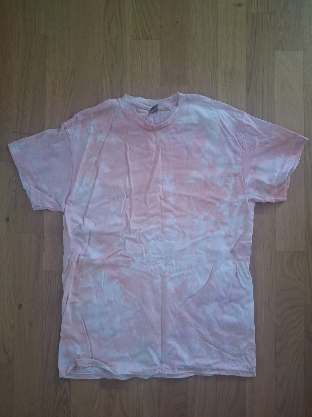 T-shirt: Batik T-Shirt – Nuovo (secondo la descrizione) da Luzern venduto da gab_726g