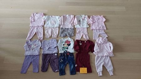 Lot d'habits fille - naissance à 3 mois - 45 pièces.