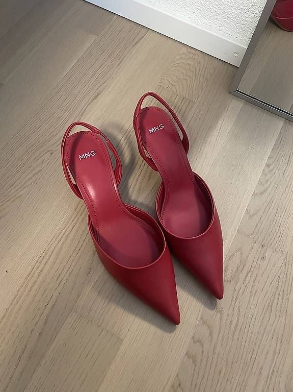 Mango Damenschuhe: Kittenheels in rot - Marke Mango – Gebraucht aus Lenzburg von lejlaimamovic