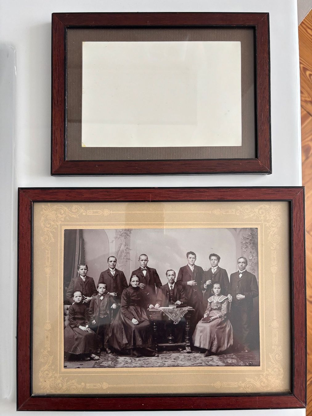 Cornici: 2 Vintage Bilderrahmen Holz dunkel – Usato da Horgen venduto da uge_pd5p