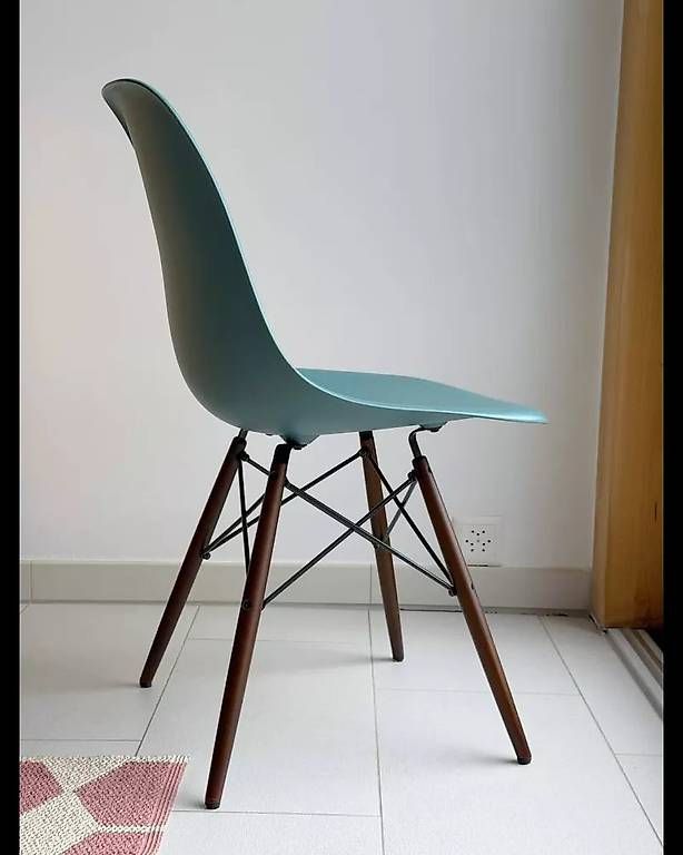 Vitra Stühle: Chaise Eames Plastic Side chair DSW - VITRA Stuhl – Gebraucht aus Savièse von KITATORI.ch 2