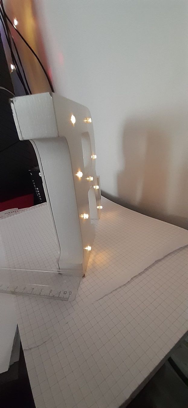 Toutes les décorations: Leuchtende Buchstabe, ein R – D'occasion à Basel par Trullo1 1