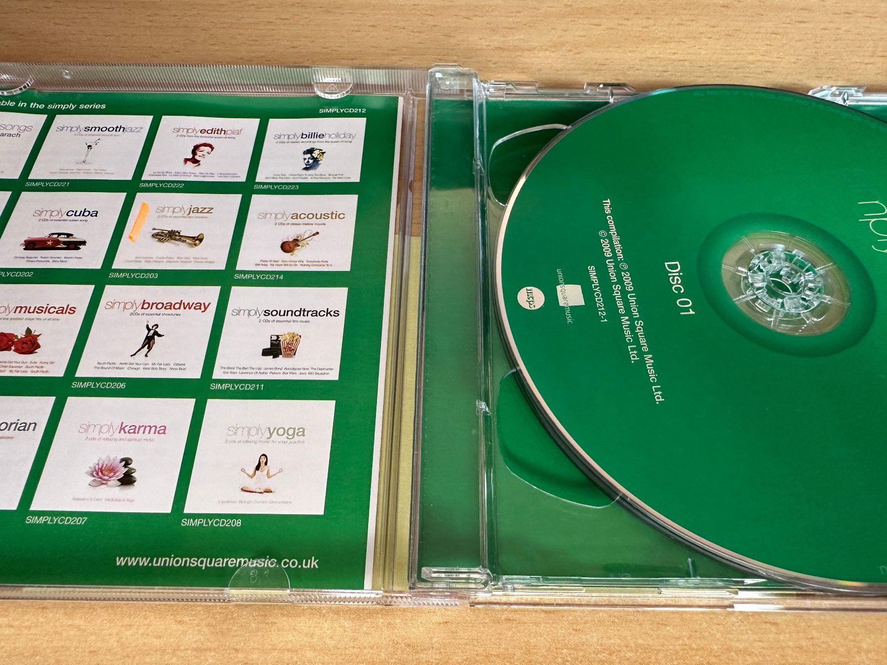 CD: Various – Simply Ireland - 2 CD – Usato da Rikon im Tösstal venduto da Alpenmutz 2