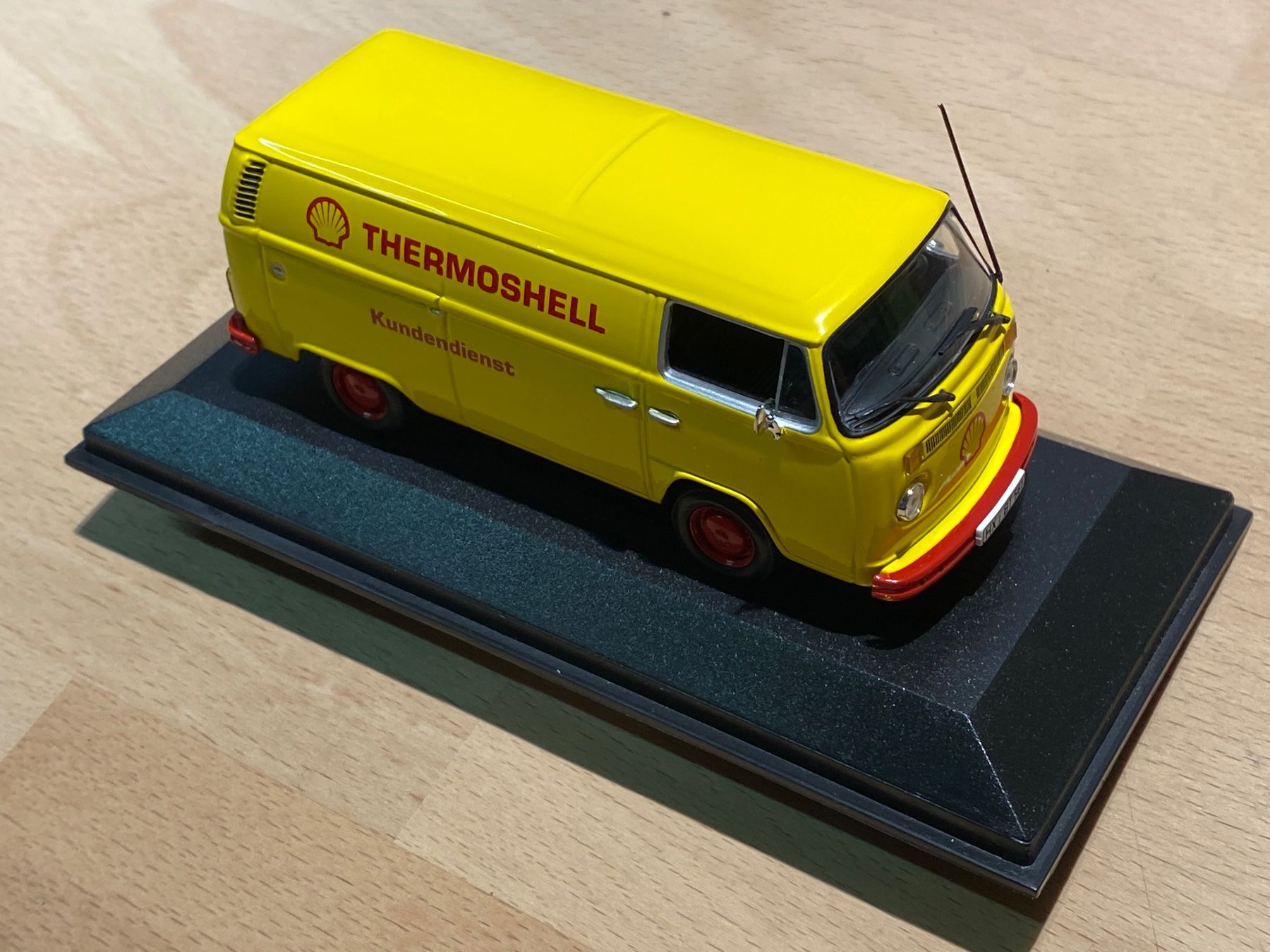 Minichamps Modellini d'auto: VW T2 Kastenwagen - Shell / Minichamps – Usato da Stüsslingen venduto da leo_nzh6 3