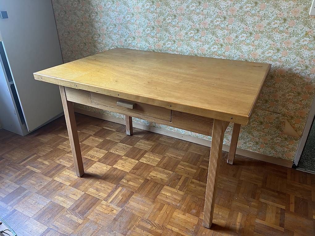 Tische: Table en bois massif – Gebraucht aus Epalinges von jpe_2twg