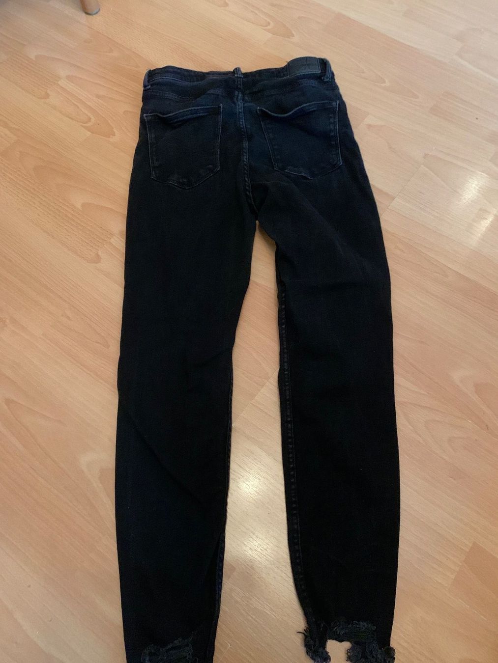 Bershka Jeans: Jeans noir Bershka t. 36 – Usato da MEYRIN venduto da Gwendo10 1
