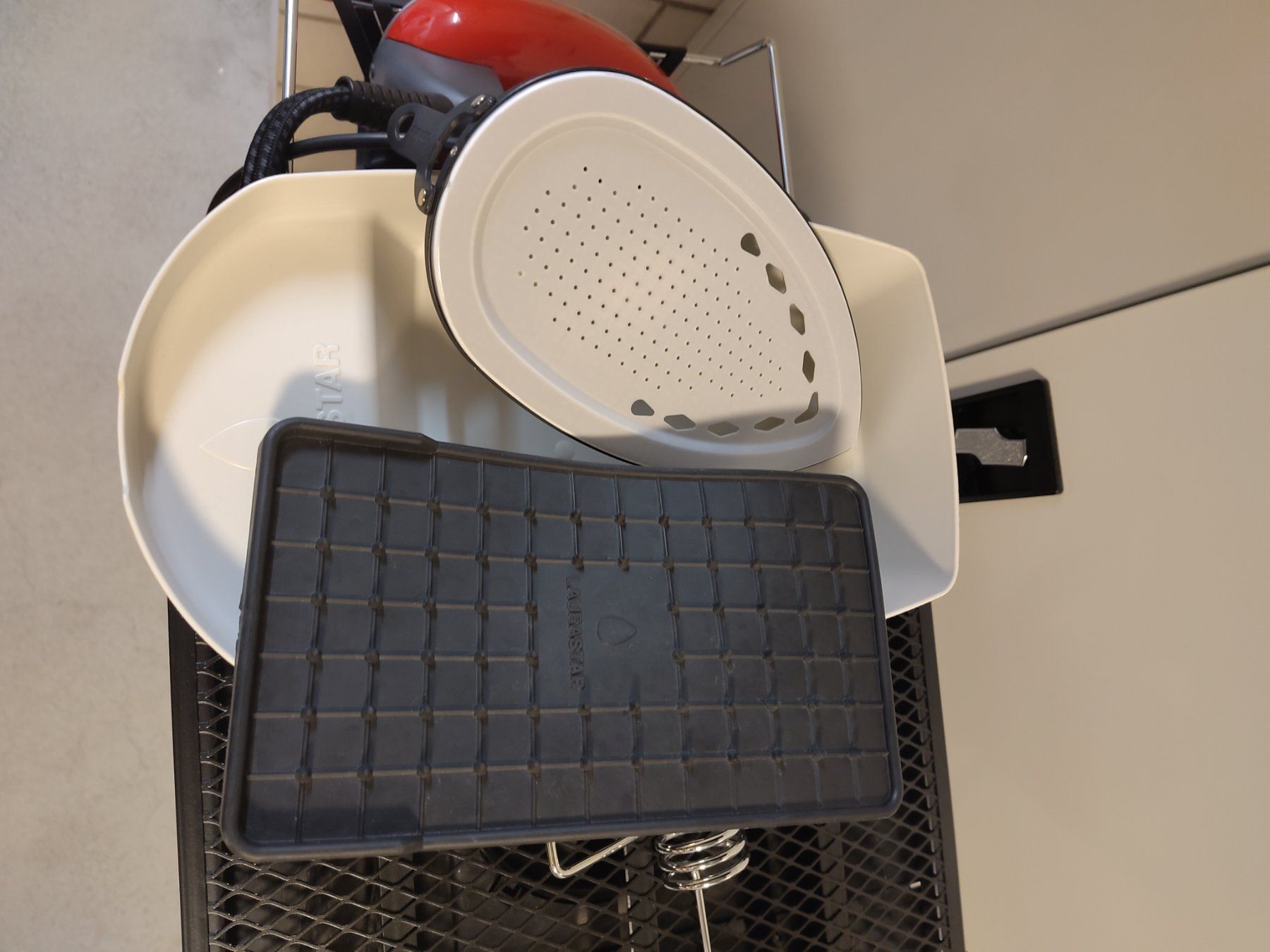 Laurastar Ferri da stiro: Laurastar Go Dampfbügelsystem – Usato da Rafz venduto da and_lxd8 3