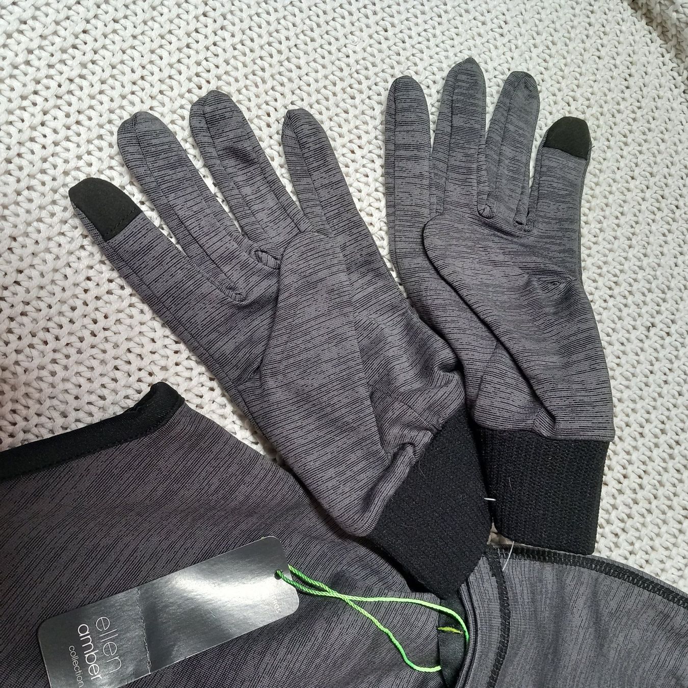 Lotti di vestiti: Set NEU Ellen Amber Mütze, Buff, Handschuhe – Nuovo (secondo la descrizione) da Gwatt (Thun) venduto da umwelt-brocki 1