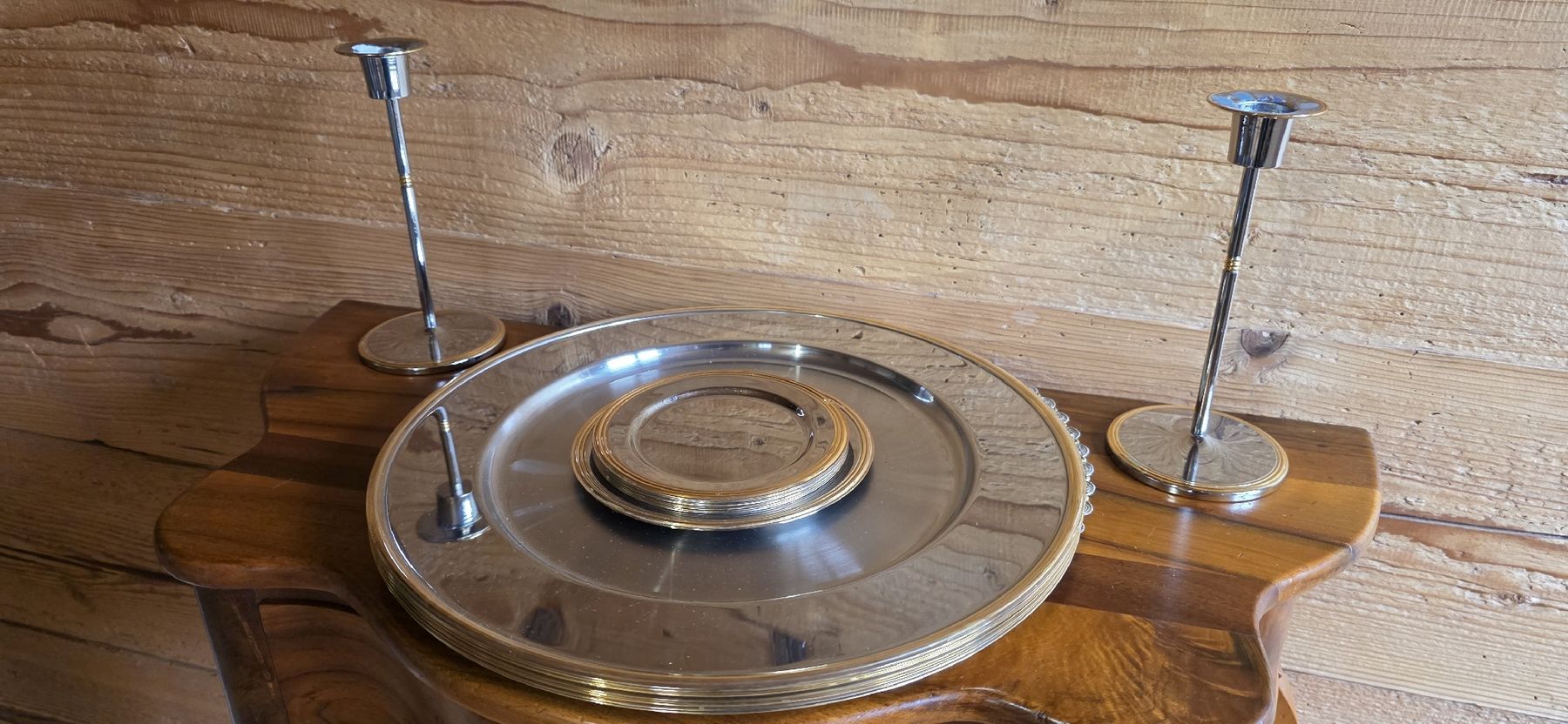 Set di piatti: HOGRI DESIGN, Platztellerset mit Kerzenständer – Usato da Wolfhalden venduto da Nati-Nati