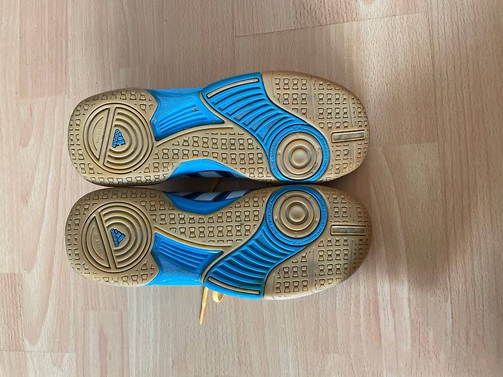 Herrenschuhe: Hallenturnschuhe Gr.39.5 Adidas – Gebraucht aus Oberburg von Sina.B 1