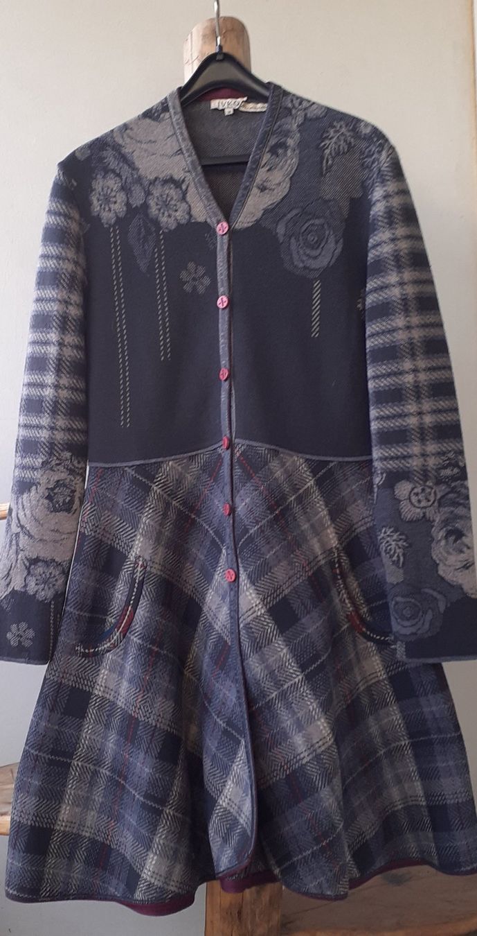 Ivko Mäntel: Ivko Strickmantel/kleid, 38 – Gebraucht aus Bern von Solarsystem 1