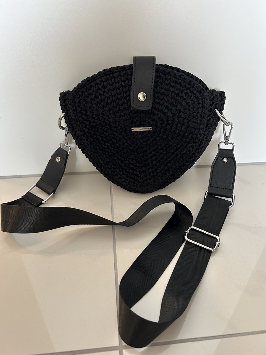 Borse da donna: Schwarze gestrickte Handtasche, unbenutzt – Nuovo (secondo la descrizione) da Hitzkirch venduto da cindys_handwerk