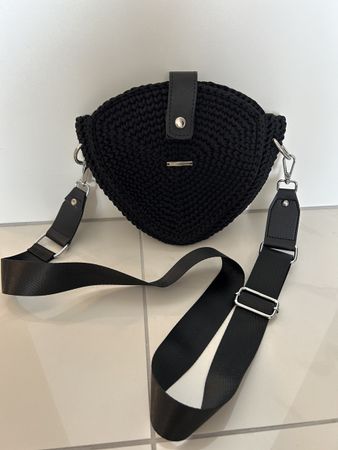 Schwarze gestrickte Handtasche, unbenutzt