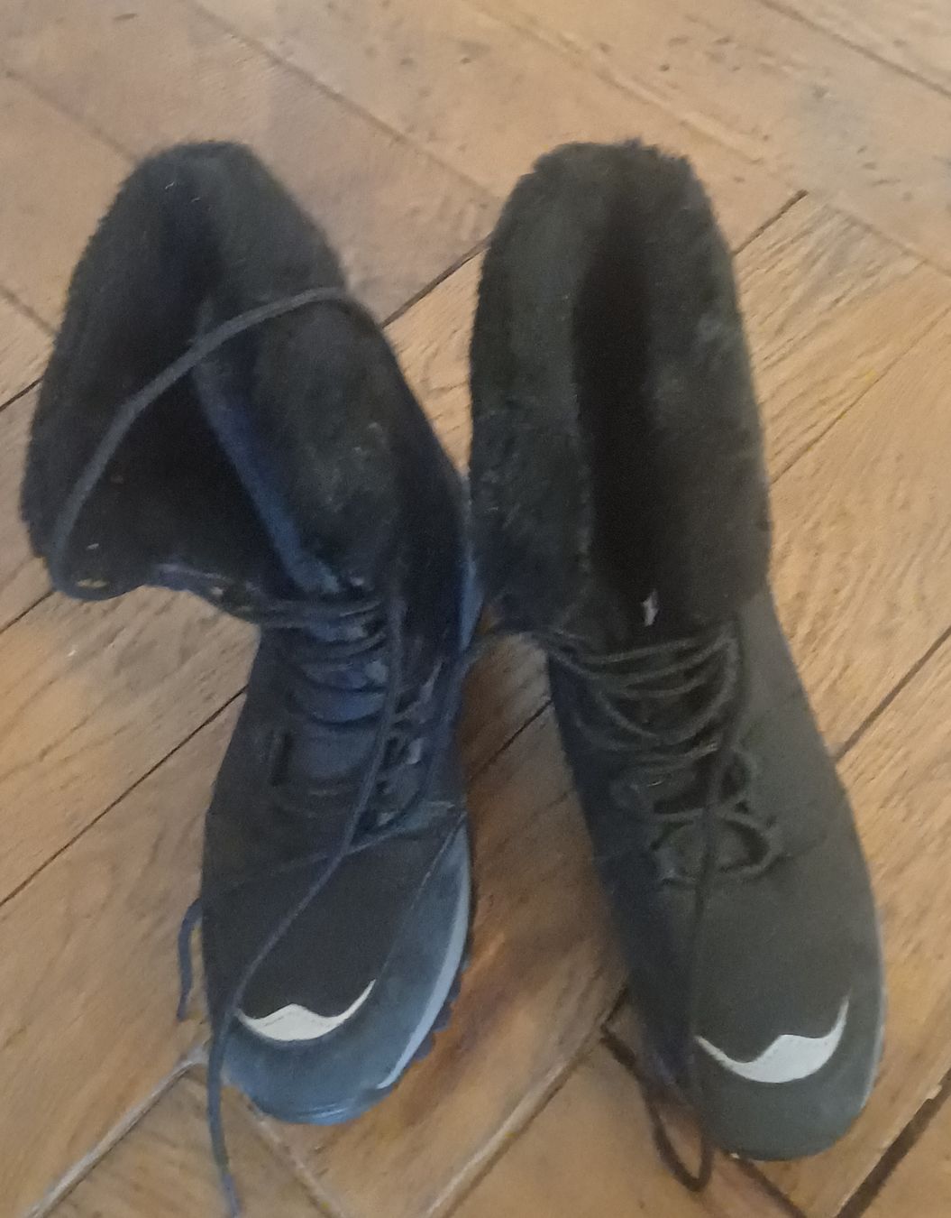 Scarpe da donna: Winterschuhe Grösse 39 – Usato da Schönenwerd venduto da pomodor 1