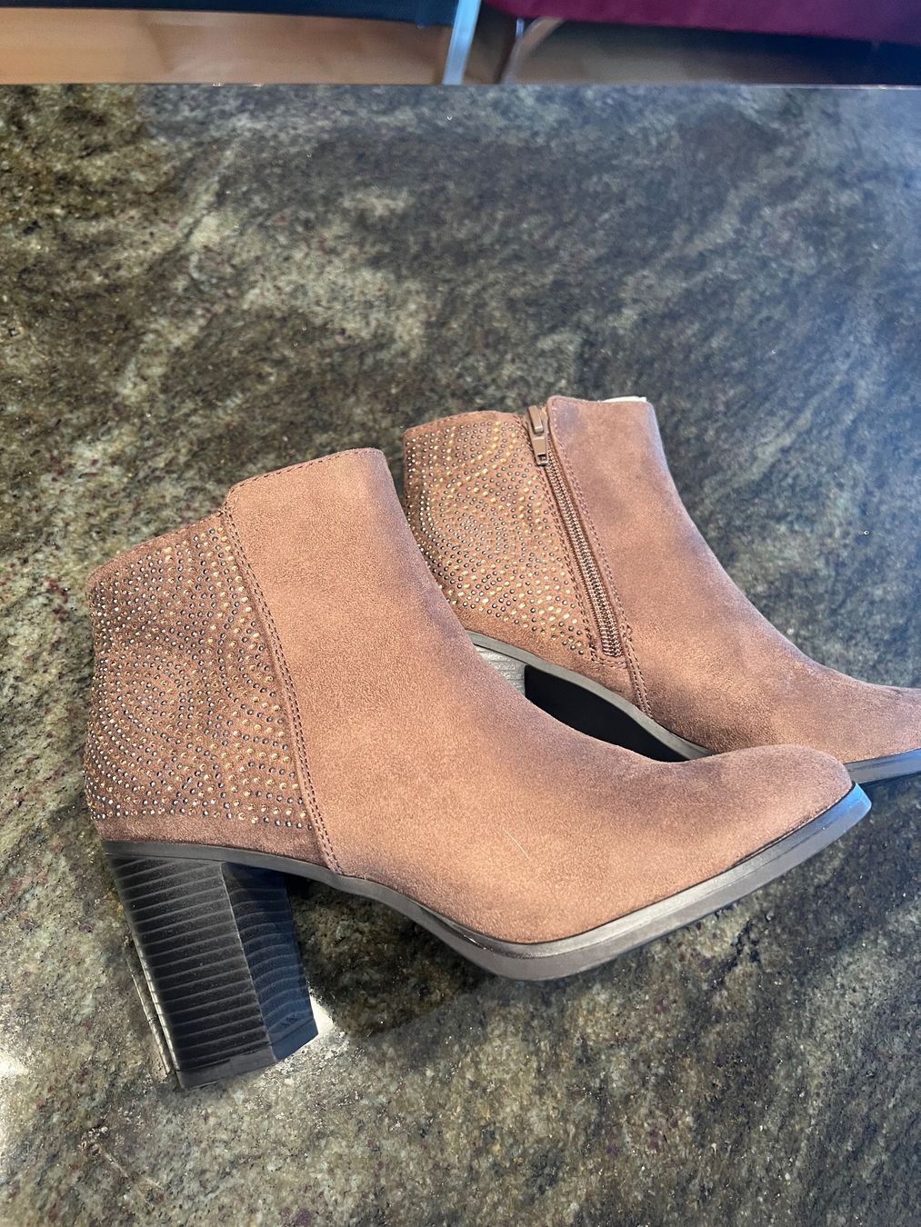 Scarpe da donna: Herbstliche Stiefeletten mit Strass, Gr. 38 – Nuovo e nell'imballaggio originale da Neftenbach venduto da ernach 1