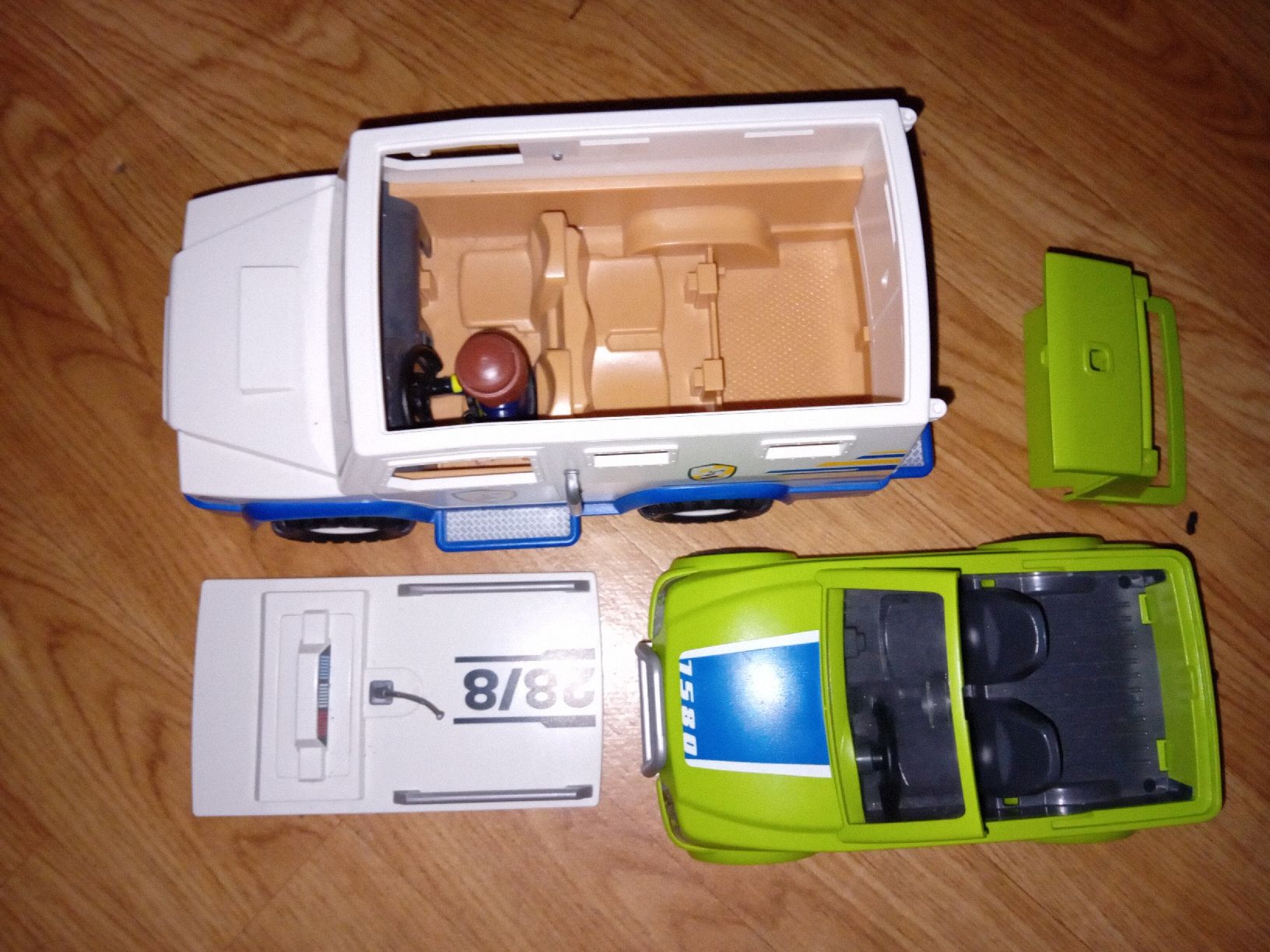 Playmobil Giocattoli: Playmobil polizia ecc.. 4 veicoli – Usato da Biasca venduto da Old_6blh 4