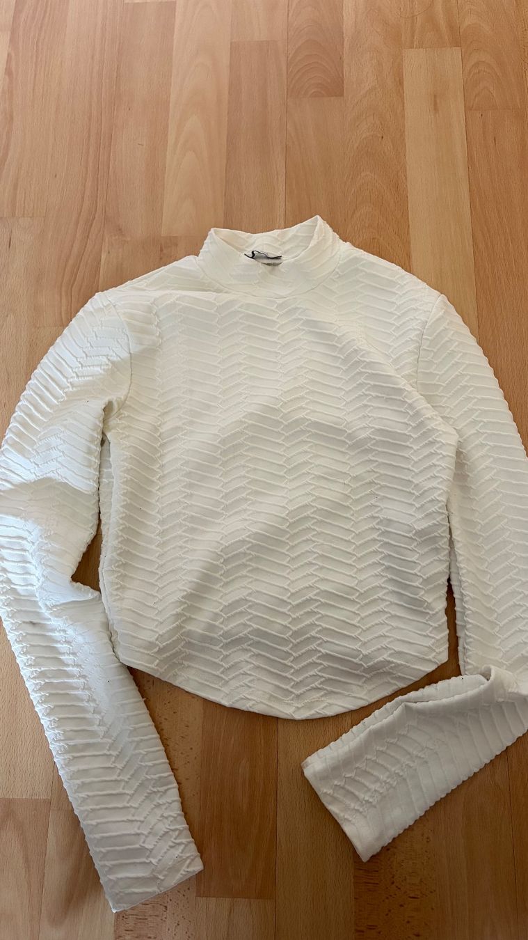 Top: Crop Top dickes Material – Usato da Bilten venduto da Sarasclothes