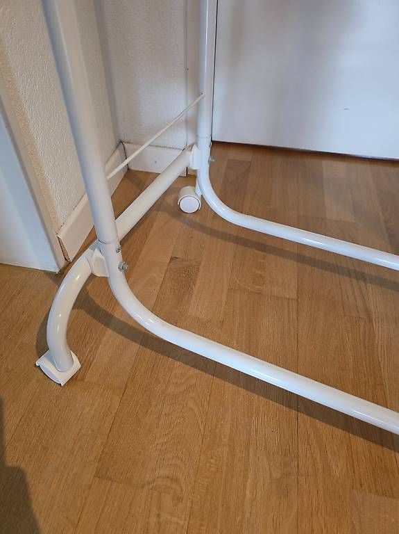 Sonstige Dekorationen & Accessoires: Kleiderständer in gutem Zustand – Gebraucht aus Volketswil von atzakas