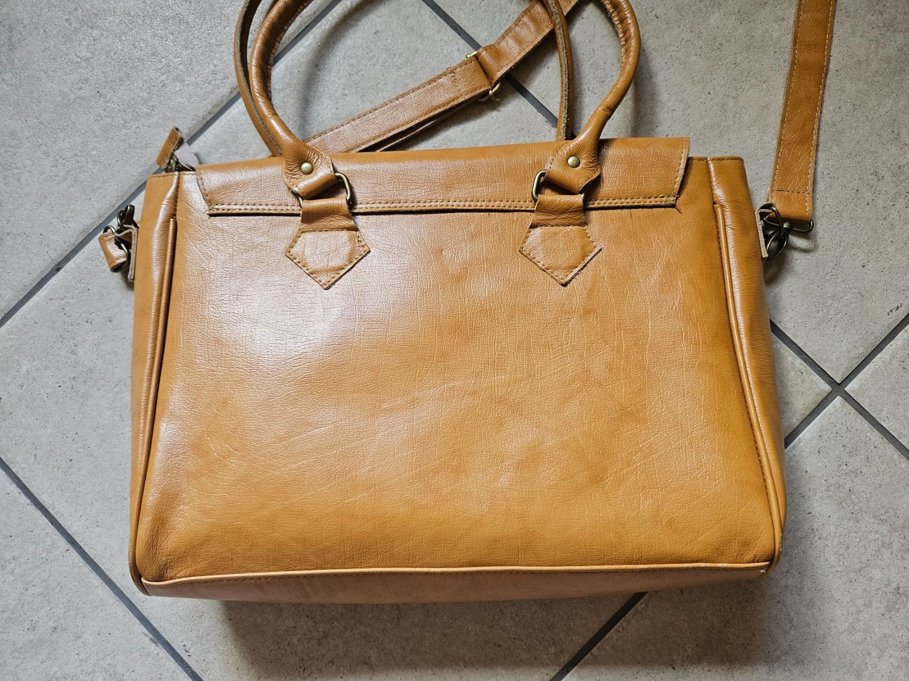 Taschen: Umhängetasche Cognac Leder – Gebraucht aus Urdorf von Colina 3
