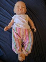 Puppe mit Kleidern bunte Streifen Grösse 36 cm guter Zustand
