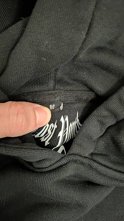 Maglioni & Felpe: Schwarzer Hoodie mit Backprint  – Usato da Niederuzwil venduto da davidseifert 2