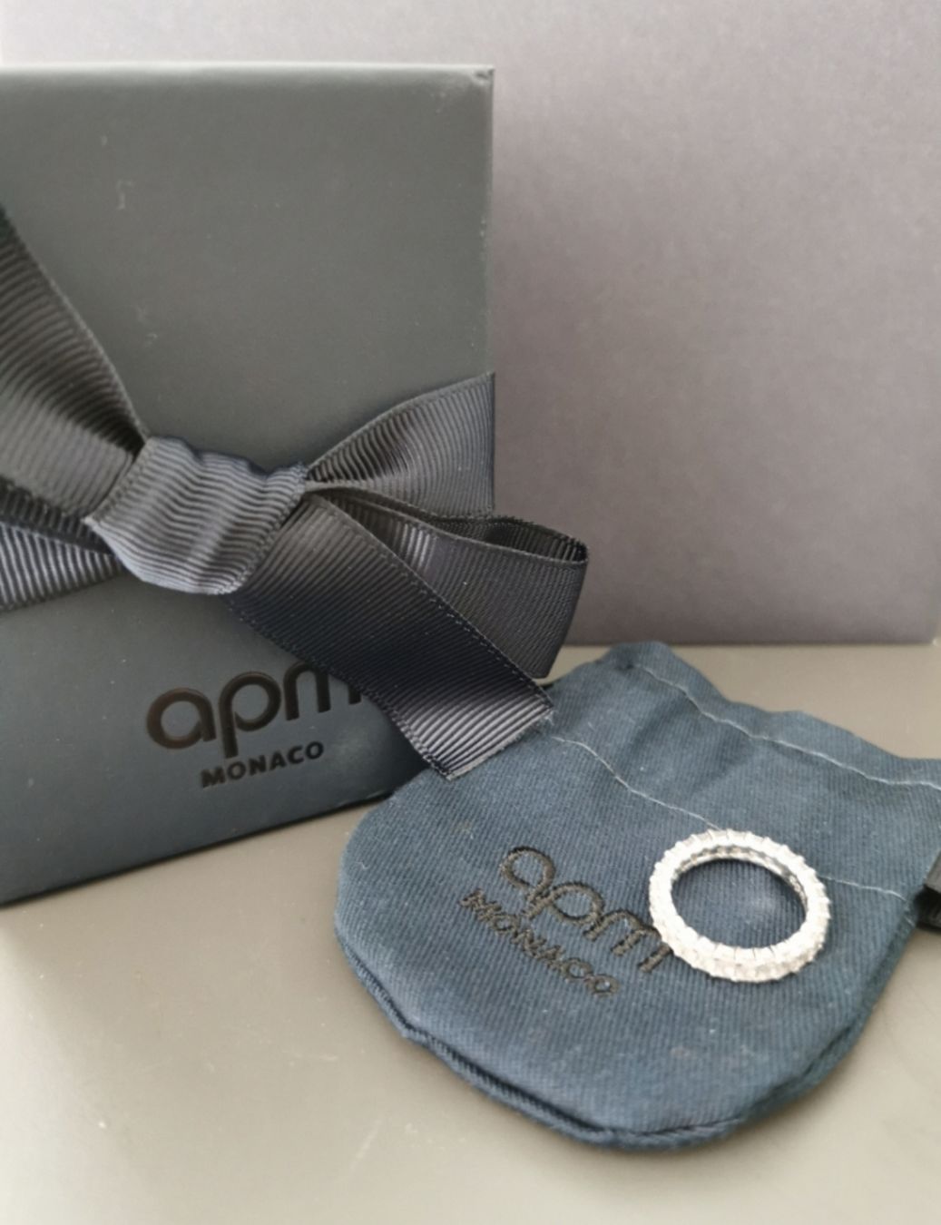Anelli: APM Monaco Precieuse Baguette Ring sz S – Usato da Erlenbach ZH venduto da rem_p5dd