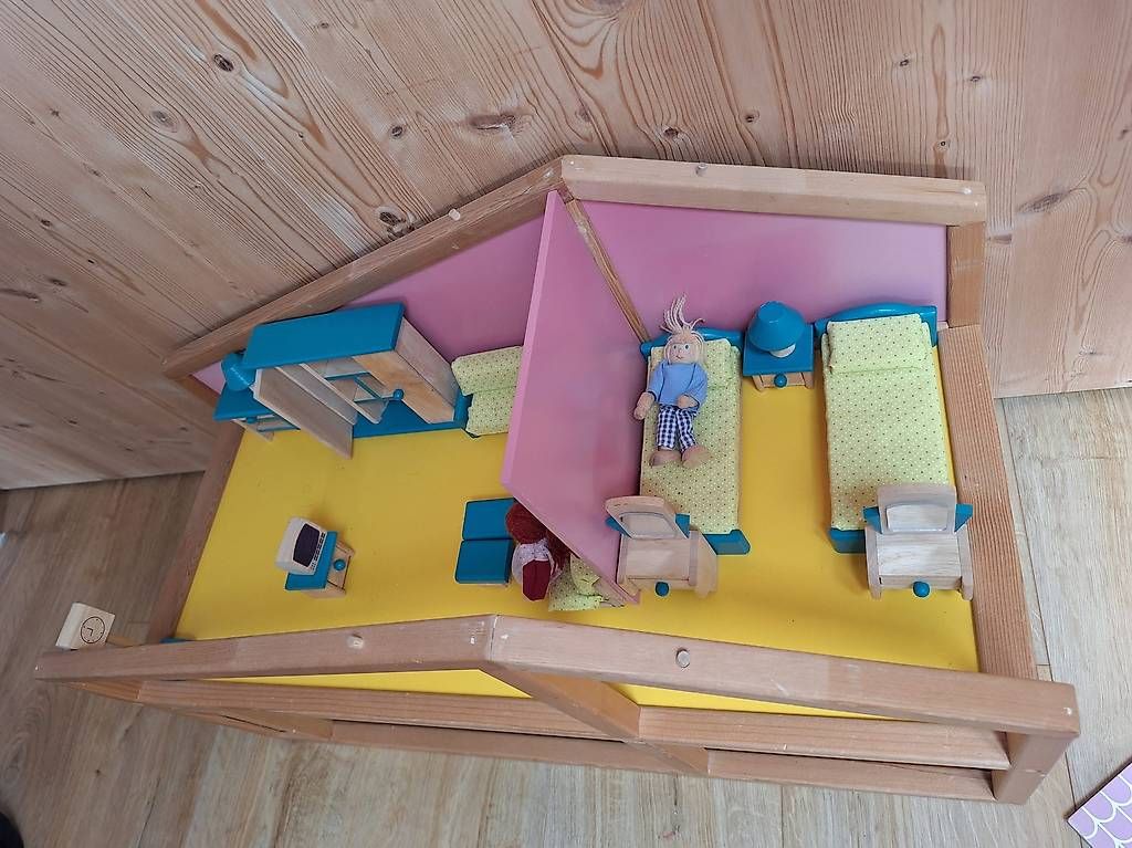 Case e mobili per bambole: Holz Puppenhaus möbeliert – Usato da Aesch ZH venduto da swissbrick 3