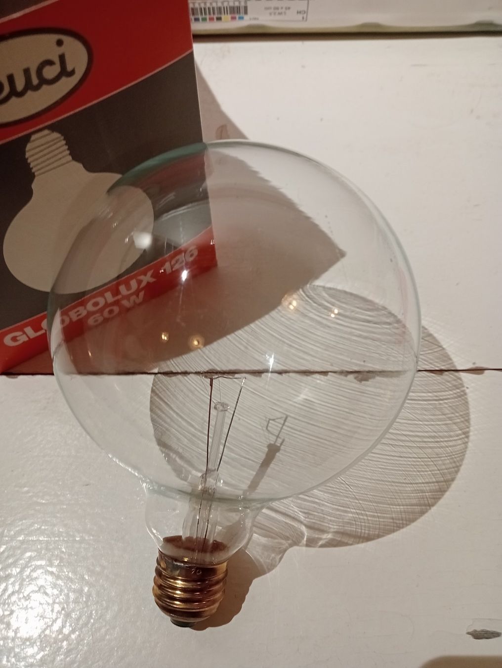 Lampade: Glühbirne Gross, E27, 60W, selten! – Usato da St.Niklausen LU venduto da Wirdbereitsverwendet