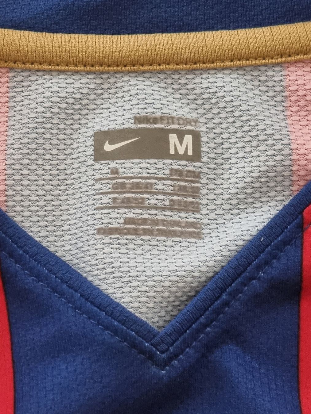 FC Basel Canottiere & Pantaloni: FC Basel 2009-2010 Heimtrikot – Usato da Suhr venduto da SariLacivert1907 2